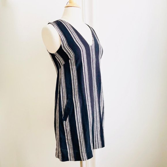 Gap Sleeveless V-Neck Stripe Shift Dress in Linen-Cotton Women - Picture 11 of 11